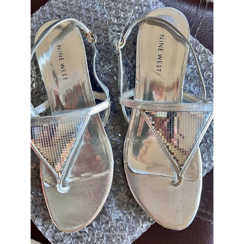 NINE WEST STRAPPY SANDALS - Size 8